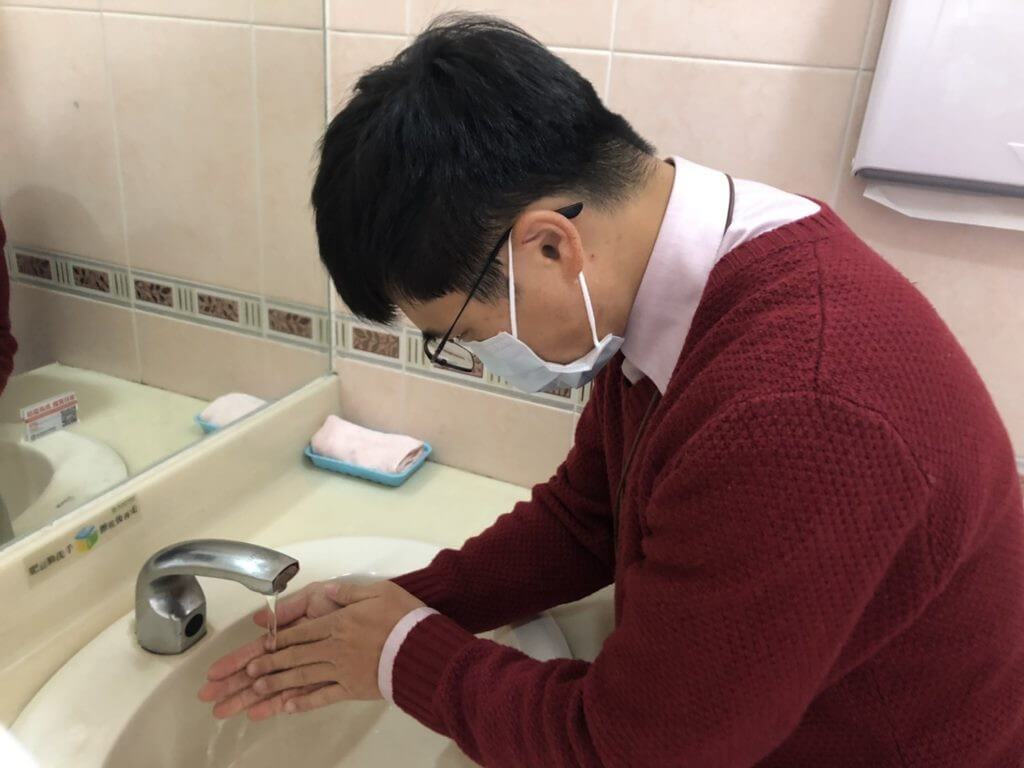 Se laver les mains régulièrement
