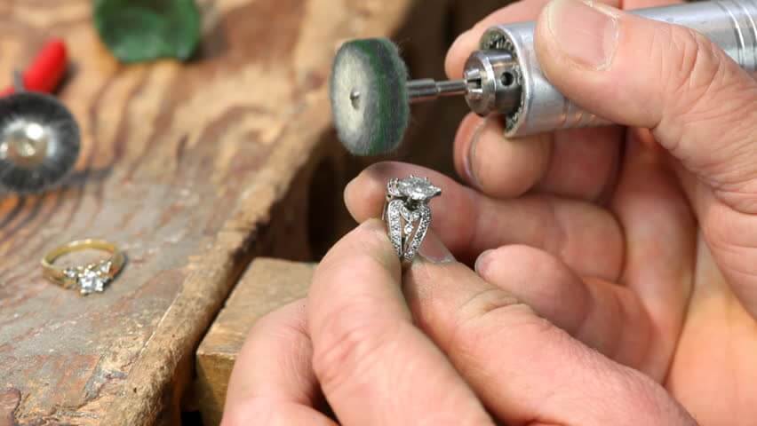 Finieren und Polieren