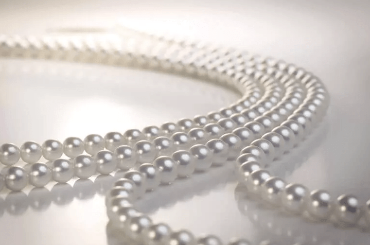 pearl necklace strands