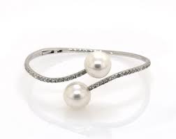 Curved Diamond & Pearl Bracelet