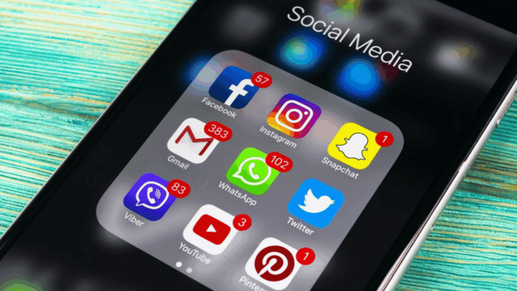 Mastering Social Media Advertising for Jewelry Brands 