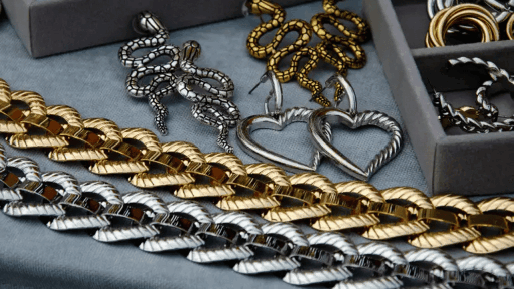 Silver vs. Gold Jewelry: What’s Trending in 2025?