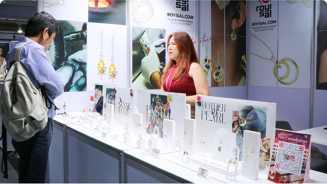 Over 20 years of jewelry manufacturing experience Over 20 years of jewelry manufacturing experience